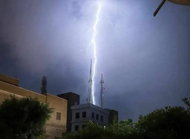 عاصفة الإسكندرية.. أستاذ استشعار عن بعد: البحر المتوسط يشهد ظواهر مناخية جامحة
