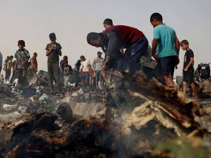 “مجزرة رفح”: 35 شهيدا في استهداف نقطة توزيع المساعدات وما زال هناك شهداء ومصابون تحت الأنقاض “مجزرة رفح”: 35 شهيدا في استهداف نقطة توزيع المساعدات وما زال هناك شهداء ومصابون تحت الأنقاض
