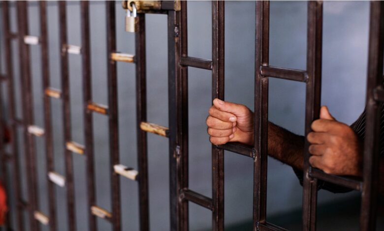 ضبط شخص انتحل صفة طبيب ويدير كيانا تعليميا وهميا بالقاهرة ضبط شخص انتحل صفة طبيب ويدير كيانا تعليميا وهميا بالقاهرة