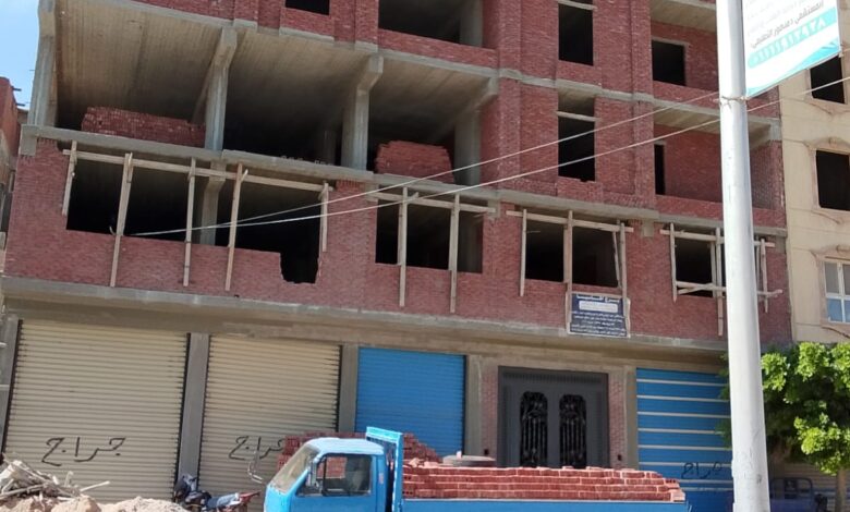 بالمستندات.. كارثة بناء برج مخالف في كفر الدوار تهدد حياة المواطنين تحت سمع وبصر الإدارة الهندسية بالمستندات.. كارثة بناء برج مخالف في كفر الدوار تهدد حياة المواطنين تحت سمع وبصر الإدارة الهندسية