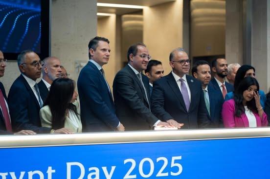 وزير المالية يقرع جرس افتتاح جلسة التداول ببورصة لندن وزير المالية يقرع جرس افتتاح جلسة التداول ببورصة لندن
