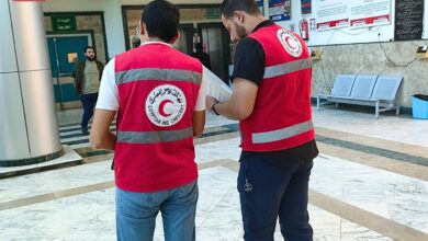 فرق الهلال الأحمر المصري تقدم الدعم لمصابي حادث الطريق الإقليمي وذويهم في المنوفية