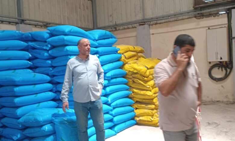 تموين كفرالشيخ: ضبط أسمدة زراعية مدعمة قبل بيعها بالسوق السوداء تموين كفرالشيخ: ضبط أسمدة زراعية مدعمة قبل بيعها بالسوق السوداء