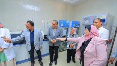 رئيس جامعة كفرالشيخ يتفقد عددا من المعامل والمراكز المتخصصة بكلية الطب