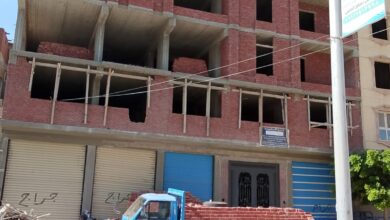 صناعة الكارثة بالصور.. برج “أكاسيا” المخالف يتحدى القوانين في كفر الدوار ويهدد حياة المواطنين