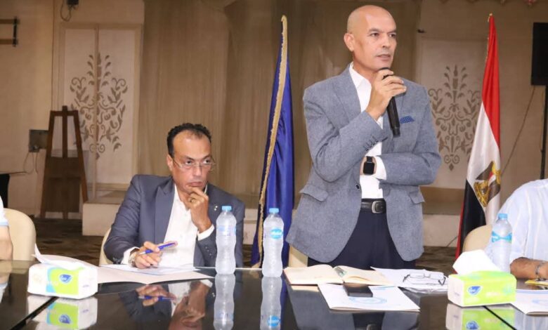 الجزار يجتمع برؤساء مجالس إدارات ومديري الأندية الرياضية بالبحيرة لمناقشة قانون الرياضة الجديد