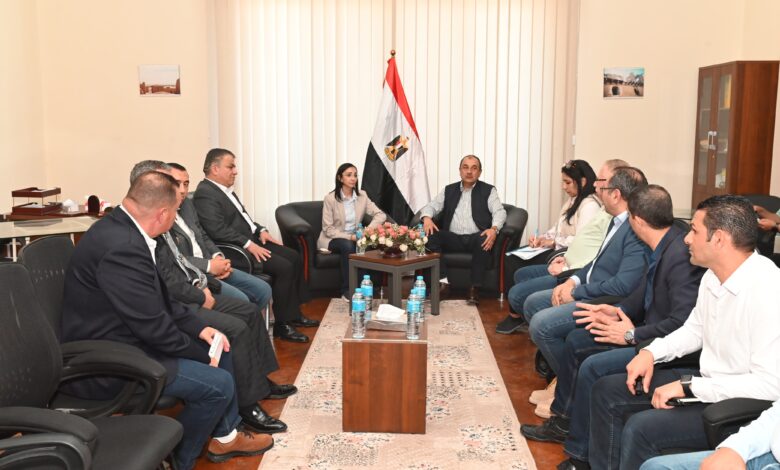 وزير قطاع الأعمال ومحافظ البحيرة يتابعان تقدم العمل لمجمع المصانع بشركة مصر للغزل والنسيج وصباغي البيضا بكفر الدوار وزير قطاع الأعمال ومحافظ البحيرة يتابعان تقدم العمل لمجمع المصانع بشركة مصر للغزل والنسيج وصباغي البيضا بكفر الدوار
